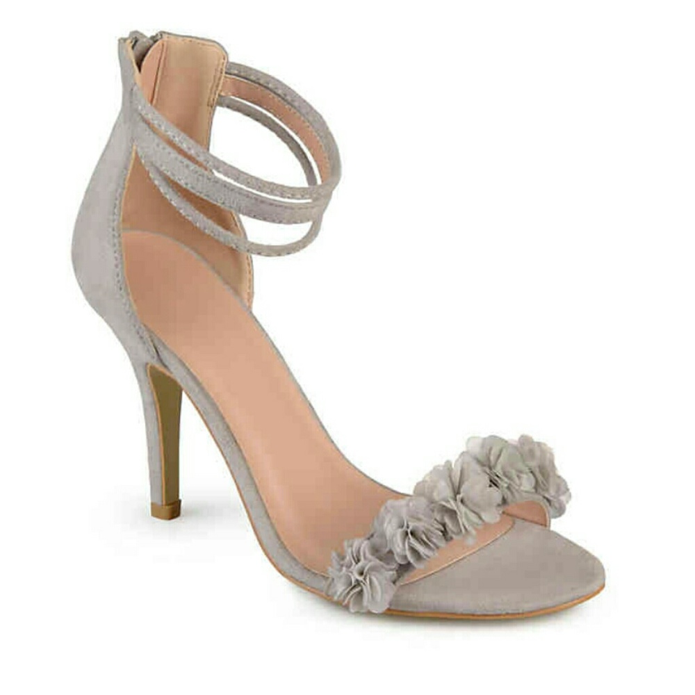 NWOT Gray Floral Detail Heels